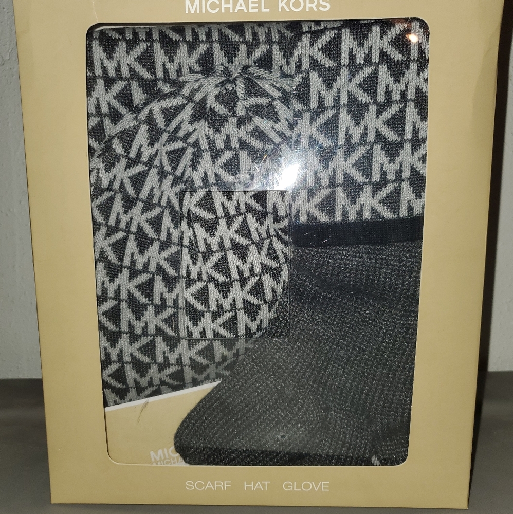 Michael kors 3pc scarf glove and beanie set
